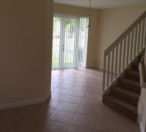5th image of 555 NE 21st Ave