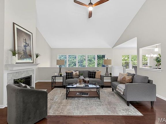 5th image of 215 Cobblefield Ct