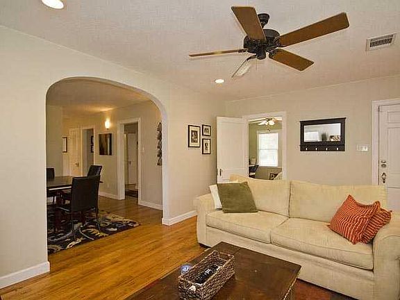 4th image of 4301 Caswell Ave #A