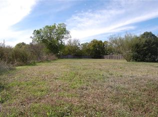 1201 S Commerce St, Lockhart, TX 78644