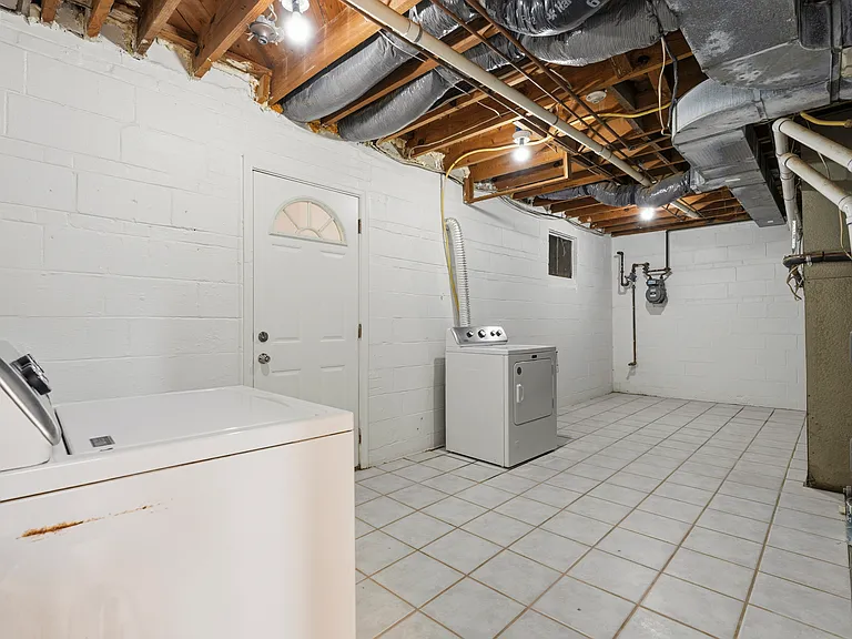 9220 Brian Dr — Photo 33