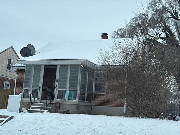 2nd image of 821 E Northern Ave
