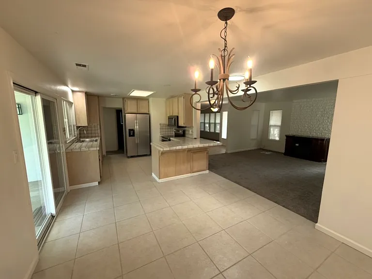 Sonoma Ave — Photo 2