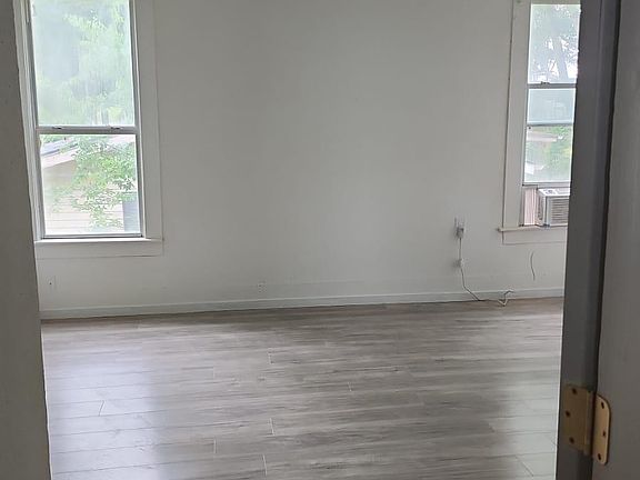 3rd image of 1106 E Hearon St #2