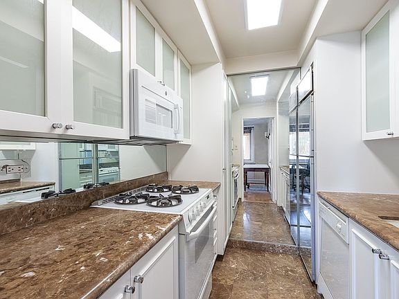 3rd image of 200 E 78th St APT 10A