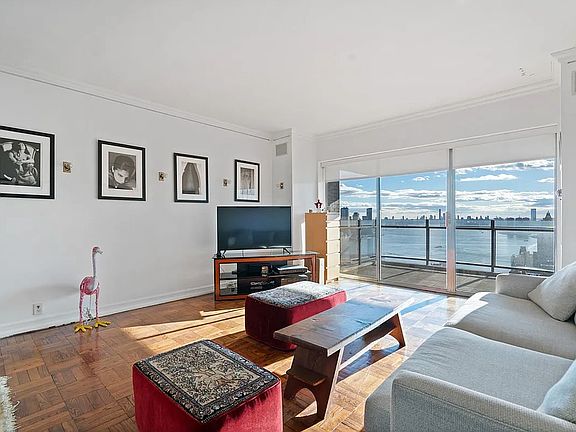 3rd image of 425 E 58th St APT 36H