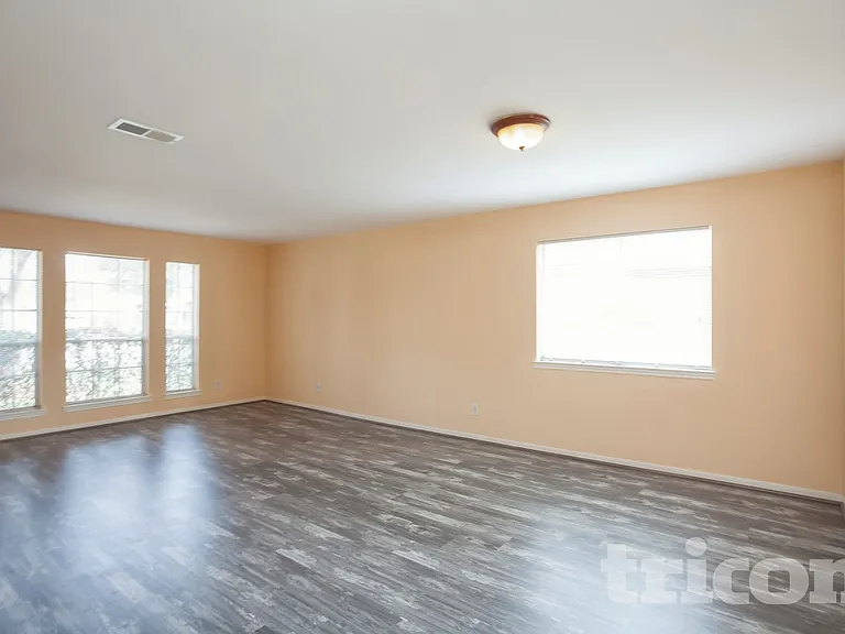 7310 Gettysburg Dr — Photo 2