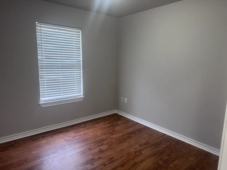 2412 NW 157th Ter — Photo 11