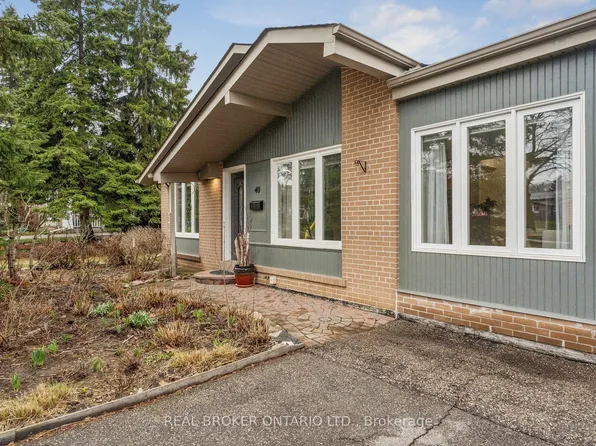 40 Seaton Dr, Aurora, ON L4G 2K1