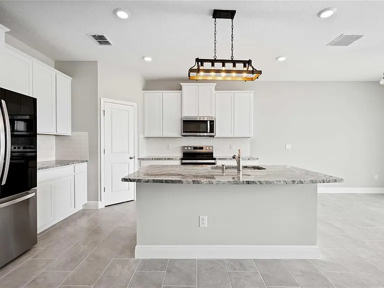 2560 Warren Acres Blvd — Photo 7