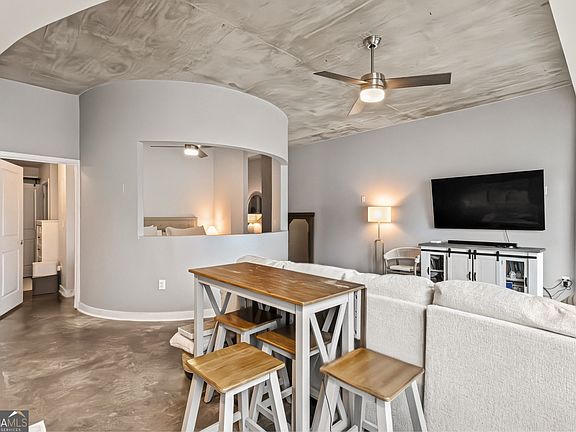 4th image of 250 Pharr Rd #804