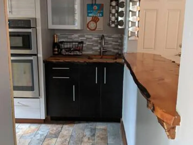 Shared wet bar and breakfast bar