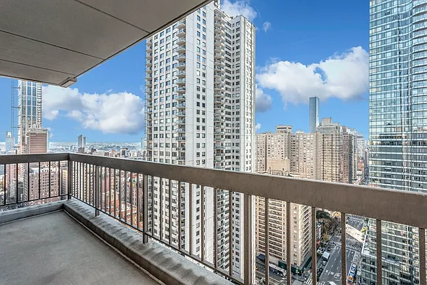 Rented by Olnick Organization | media 19