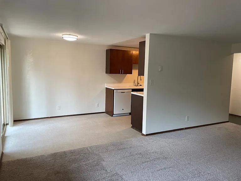 Lewison Place Apartments — Photo 5