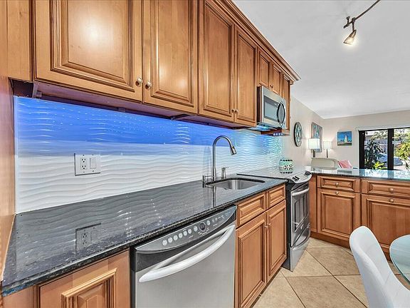 4th image of 2965 NE 8th Terrace #101