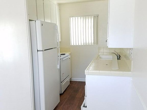 2nd image of 4919 Narragansett Ave APT 5