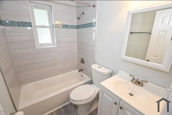 604 Hudson St — Photo 7