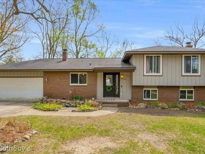 4030 Ashford St, White Lake, MI, 48383
