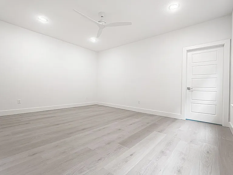 2661 Two Sw Livingston Sq — Photo 7