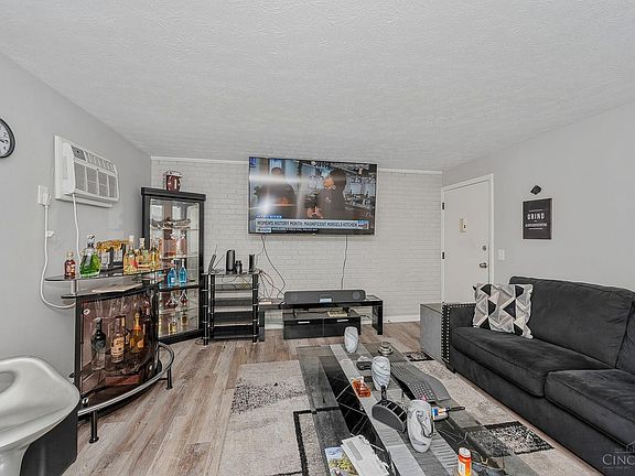 5th image of 10916 Reading Rd