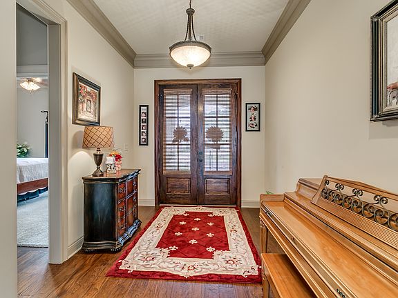 2nd image of 5113 Yorkshire Ln
