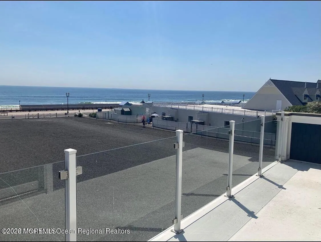 4 bed, 3.5 bath, 3286 sqft, $7,500 — Photo 2