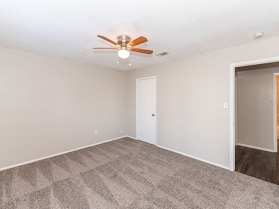 5th image of 400 Rosewood Ave APT 406