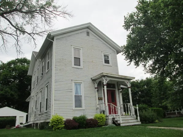216 S 5th St, Monmouth, IL 61462