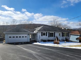 923 Neal Rd, Endicott, NY 13760