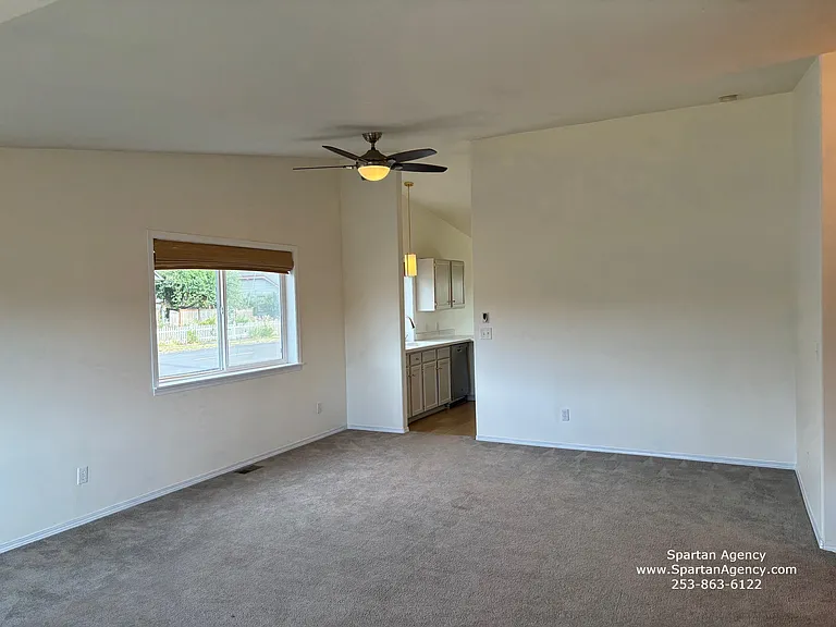 1020 Academy St — Photo 7