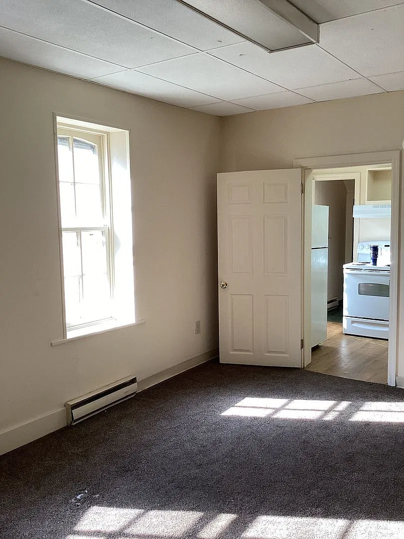 212 E King St — Photo 2