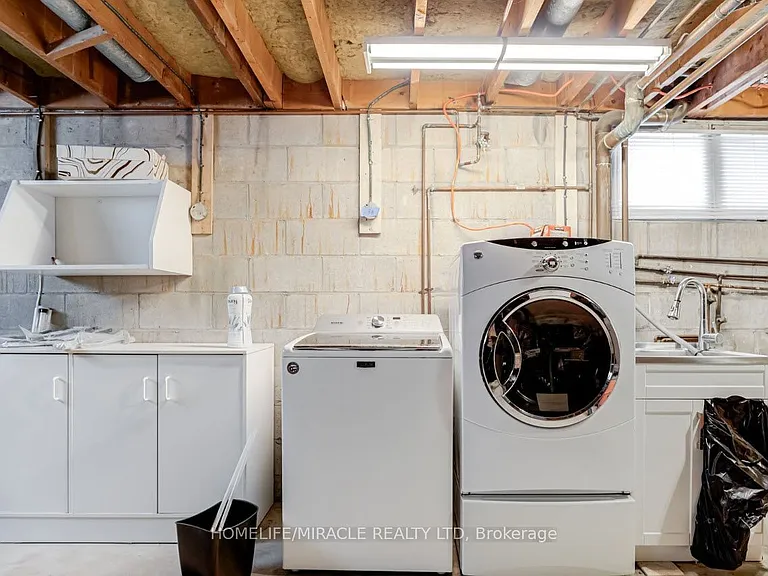 34 Elizabeth St S #A — Photo 16