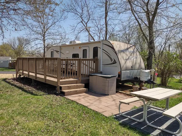 29/98 Woodhaven Lakes, Sublette, IL 61367