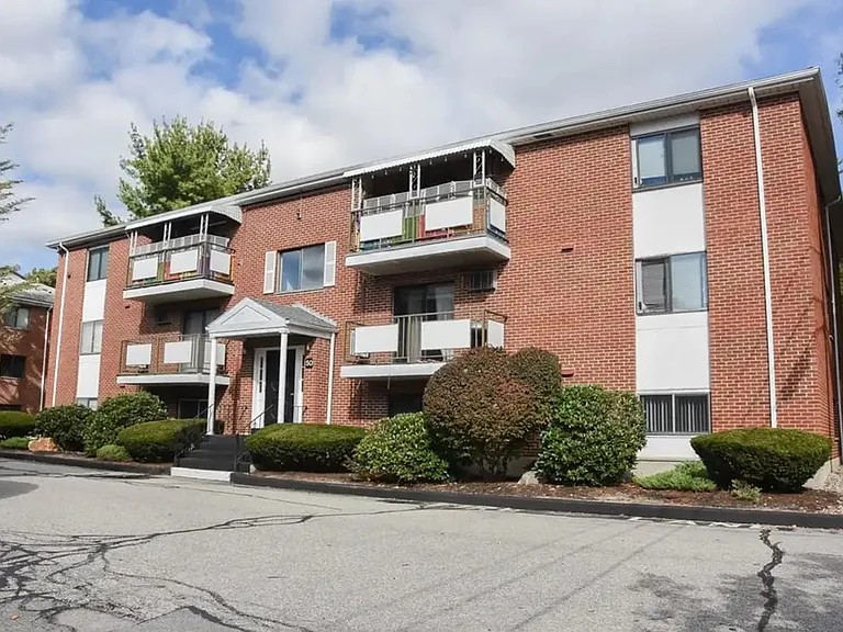 50 Colonial Dr #2 — Photo 16