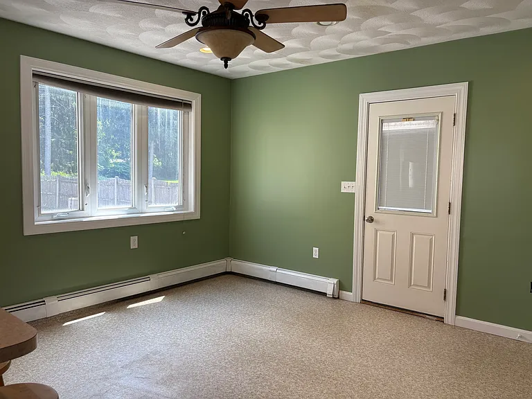 11 Ray Ave — Photo 7