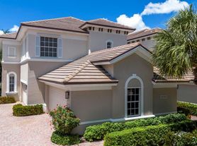10040 Valiant Ct, Miromar Lakes, FL