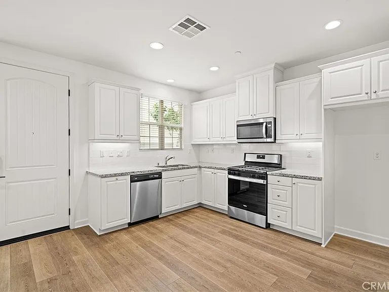 398 Sunrise Ln — Photo 6