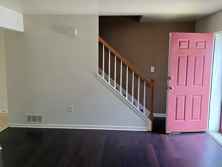 114 Millview Ct — Photo 2