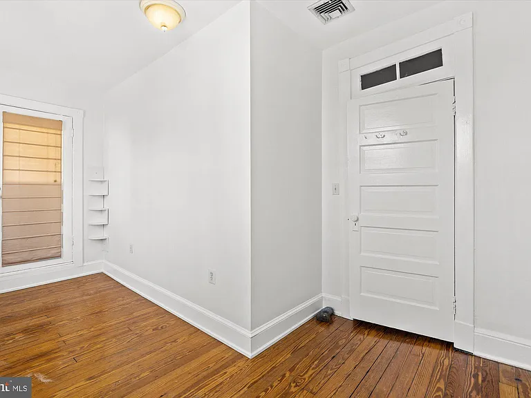 629 N Columbus St — Photo 23