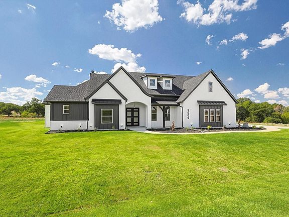 2nd image of 5009 Glenoaks Ct