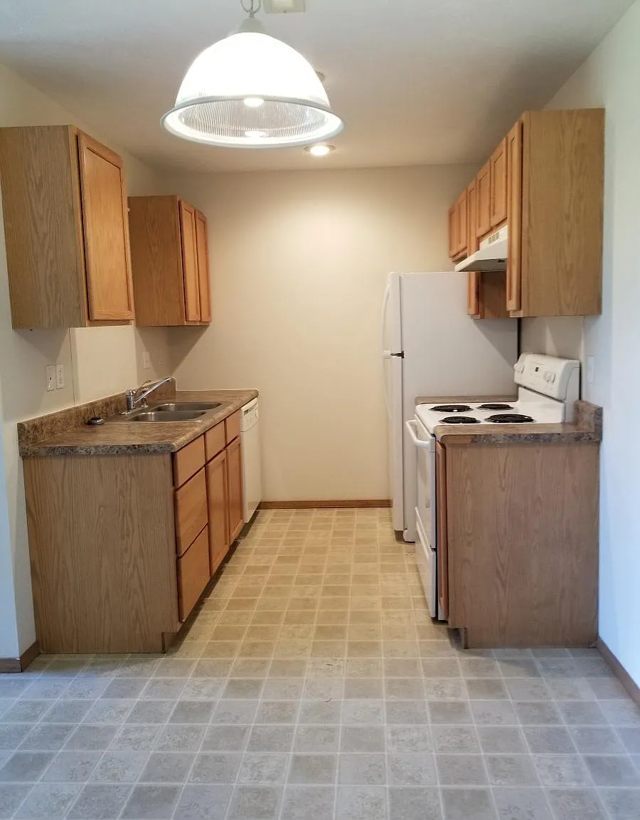 2 bed, 900 sqft, $895 — Photo 2