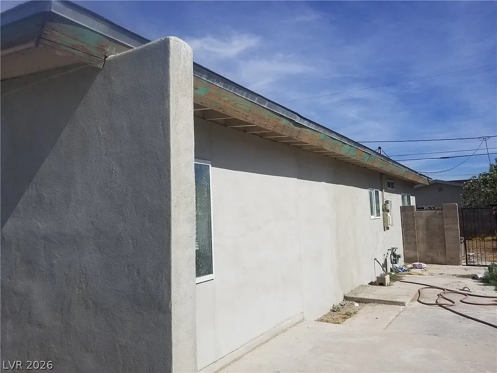 3 bed, 2.0 bath, 958 sqft, $1,500 — Photo 2