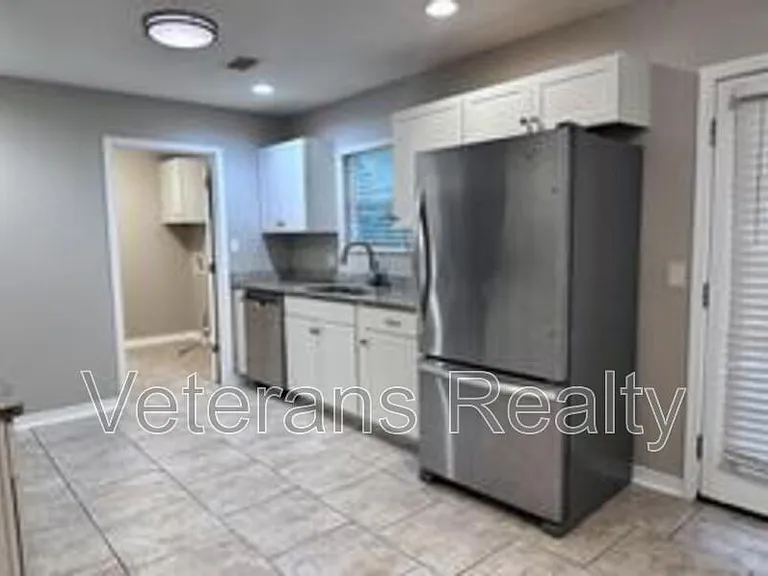 113 Alverado Dr — Photo 6