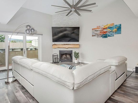 4th image of 2938 Kalmia Ave #24