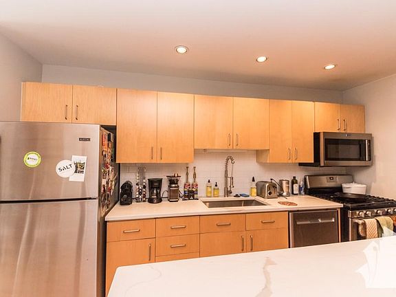 5th image of 2300 W Wabansia Ave