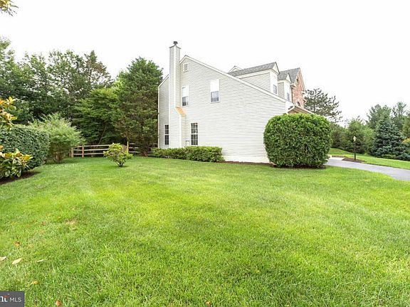 2nd image of 46580 Carlyle Ct