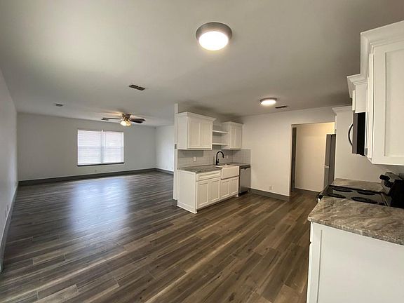 3rd image of 4722 Princeton Ave