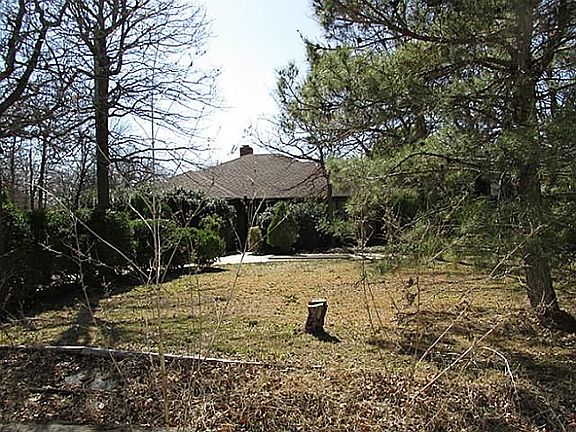 3rd image of 7814 Sharon Lee Dr
