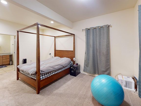 5th image of 840 Haman St