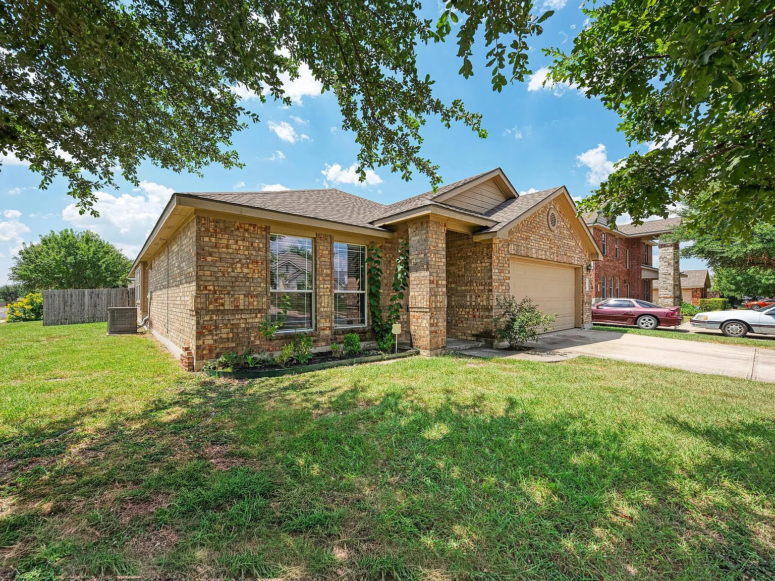 4 bed, 2.0 bath, 2073 sqft, $2,300 — Photo 1